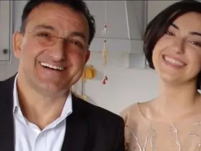 Девина на Зуека  продава картини  дори и в Англия