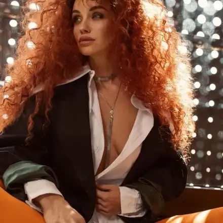 Диляна Попова с нова визия - свръхсекси е!