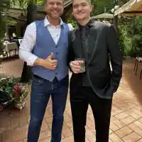 Джентълмен! Вижте сина на Ненчо Балабанов като абитуриент!