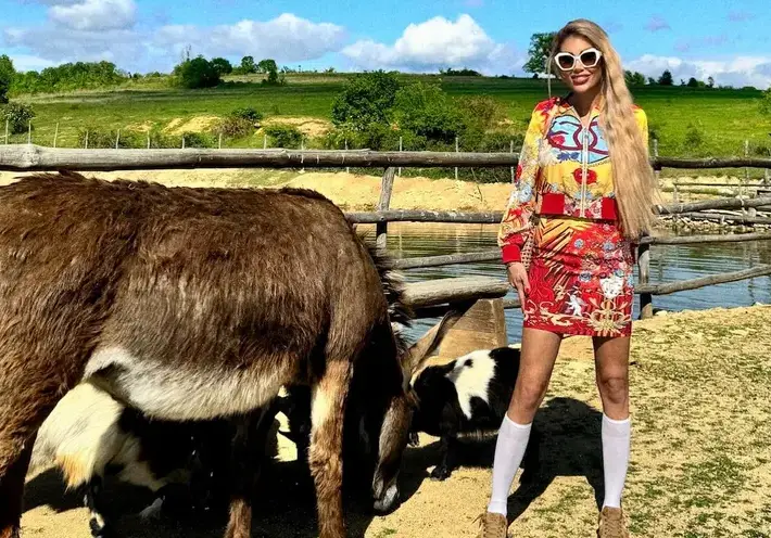 Джулиана Гани се влюби в магаре