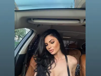 ЕКСТРЕМНО зад волана: Миска шофира по сутиен (ФОТО)