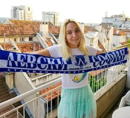 Емили Тротинетката напомни за себе си: Страх ме е да не ме убият на някой мач!