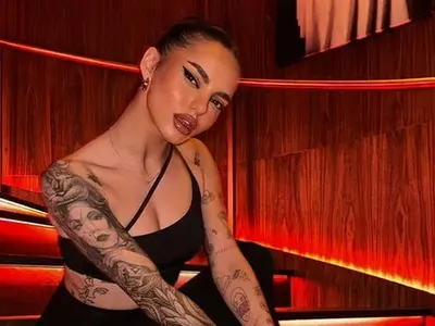 Ергенка разби Алек и майка му в брутално ВИДЕО