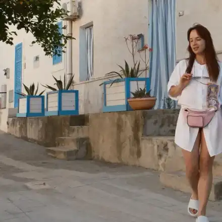 Ергенката Елена лекува разбито сърце в Сицилия