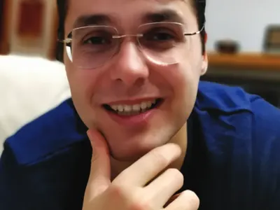 Ергенът Алек бил смотаняк