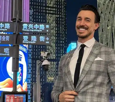 Ергенът Виктор ще живее няколко месеца в Китай