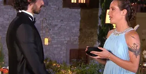 Финалистката на Ергенът бори стреса с плетка