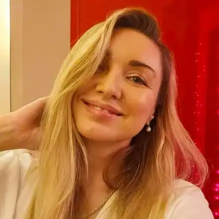 Галка от „Каризма“ раздава златни патета! Певицата показа убийствена секси визия и разкри в кого е влюбена (Снимки)