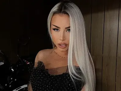 Гери-Никол се разчекна на мотор (Горещи снимки)