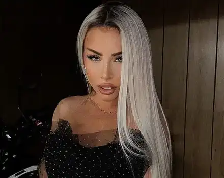 Гери-Никол се разчекна на мотор (Горещи снимки)