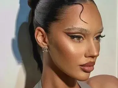 И Мис България се набоцка с опасните инжекции за тен! Стана като морков (СНИМКИ)