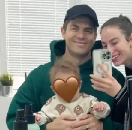 Иво Аръков  още крие лицето  на детето си