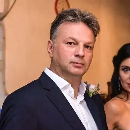 Жената на Ники Дойнов  го свалила във фейсбук