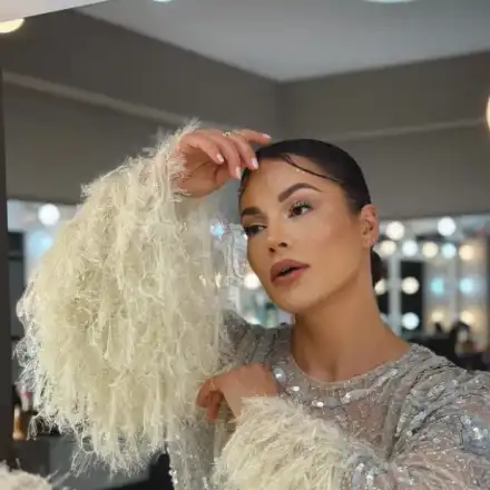 Жени Джаферович като от “Великия Гетсби”