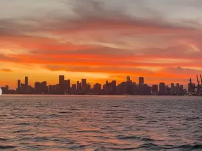 Живот си живее! Вижте как Нана купонясва на яхта в Маями