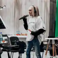 Лили облече вехта блуза