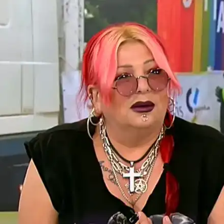 Милена Славова гледа шест кучета