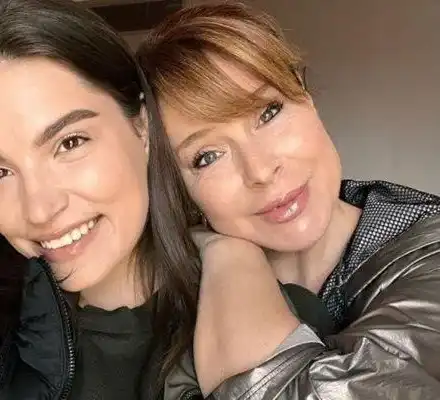 Мира Добрева пробутва щерка си в телевизията