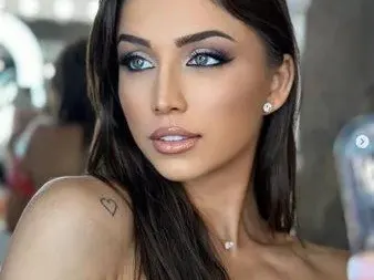 Мис България – Пловдив забила гаджето си в социалните мрежи (Снимки)