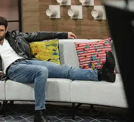 Надрусани румънки се настанили в спалнята на Петър Дочев