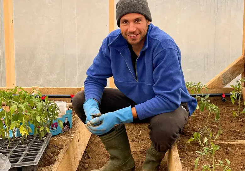 Най-добрият ни сноубордист стана градинар (Снимки)