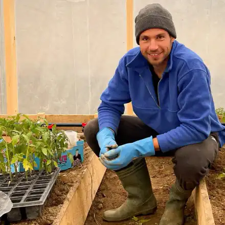 Най-добрият ни сноубордист стана градинар (Снимки)