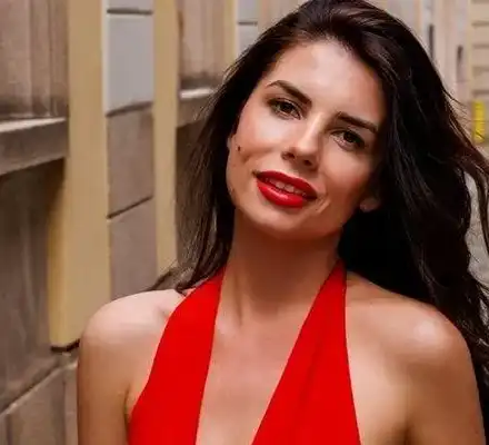 Наше зайче от Плейбой проби и във Франция