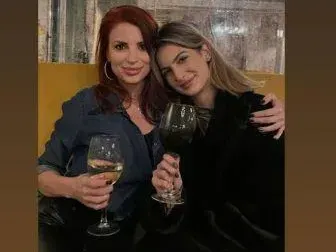 Новата на Блатечки се грижи за сина му от Диляна Попова (СНИМКИ)