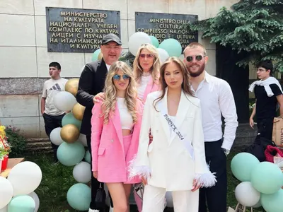 Одрала му е кожата! Вижте щерката на шеф Манчев като абитуриентка (СНИМКИ)