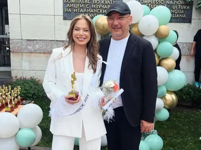 Одрала му е кожата! Вижте щерката на шеф Манчев като абитуриентка (СНИМКИ)