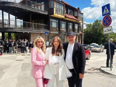 Одрала му е кожата! Вижте щерката на шеф Манчев като абитуриентка (СНИМКИ)