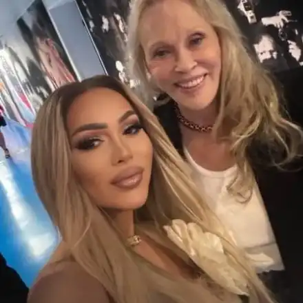 Плеймейтки щурмуват Кан