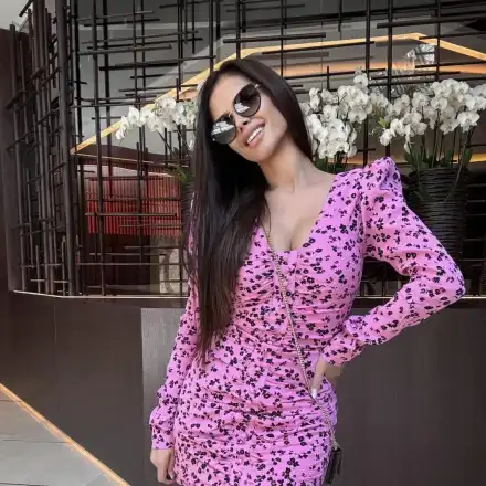 Преслава цъфна в розово