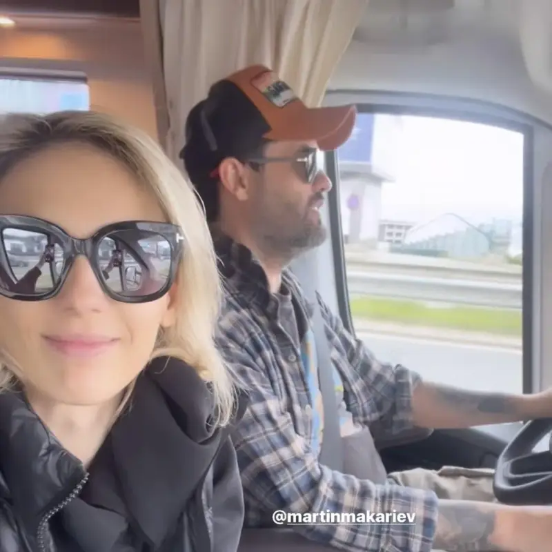 С любимия си Мартин: Луиза обикаля с кемпер за Великден