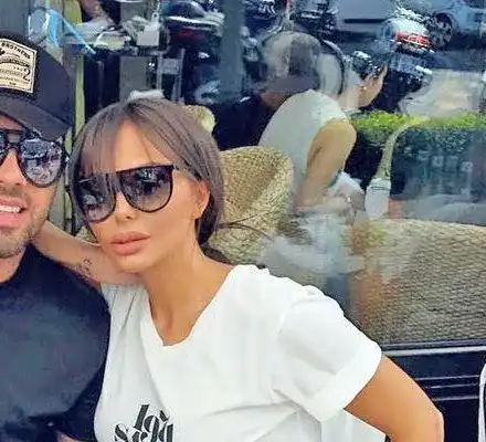 Седмици след раждането на бебето: Николета и Ники М. се преместиха в приказен палат СНИМКИ