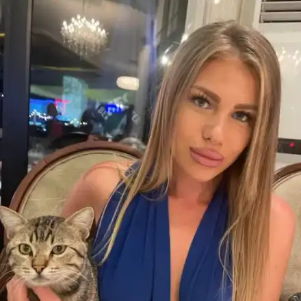 Секси фермерка си търси мъж: Да е забавен, уравновесен и самостоятелен (СНИМКИ)