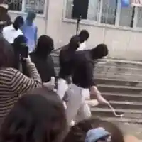 СКАНДАЛ във Варна! Абитуриенти празнуват като мутри (СНИМКИ)