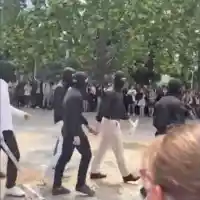 СКАНДАЛ във Варна! Абитуриенти празнуват като мутри (СНИМКИ)