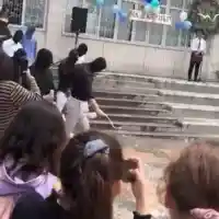 СКАНДАЛ във Варна! Абитуриенти празнуват като мутри (СНИМКИ)