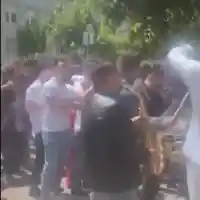 СКАНДАЛ във Варна! Абитуриенти празнуват като мутри (СНИМКИ)