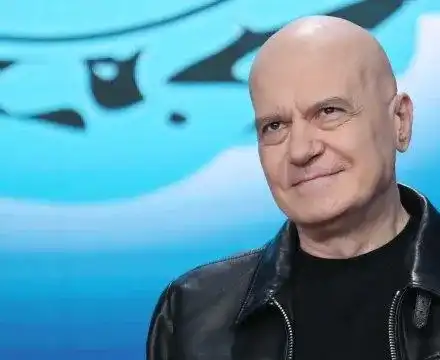 Слави се оженил тайно за 25-годишна студентка навръх Свети Валентин