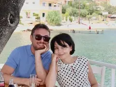 Ти да видиш! Миро стяга къща и прави бебе