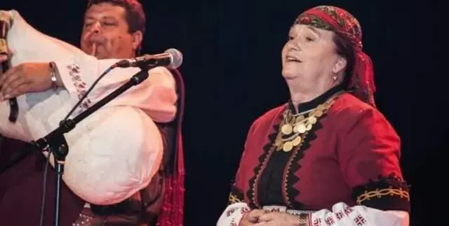 Валя Балканска се отдава на градинарство