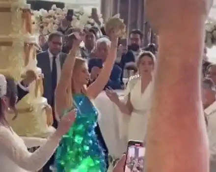 ВИДЕО Малина си тръгна с хиляди евро от сватба в Париж