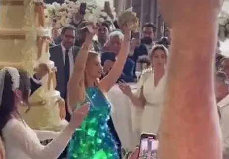 ВИДЕО Малина си тръгна с хиляди евро от сватба в Париж
