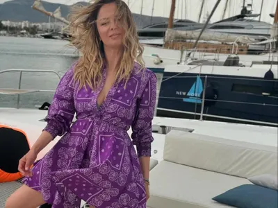 Вики Терзийска се пусна от лъскава яхта в Гърция (Снимки)