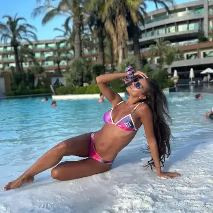 Виктория Джумпарова опъна снажен бедер в Бодрум