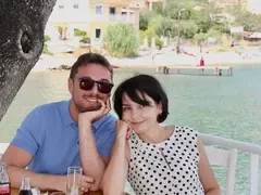 Ти да видиш! Миро стяга къща и прави бебе