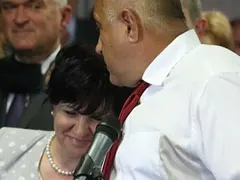 За да е пак на власт: Караянчева "забрави", че е ПКП, прости на шефа си грозната гавра