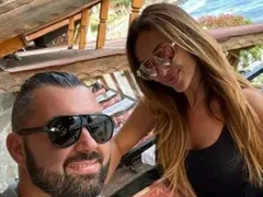 51-годишната Глория прибра младия любовник в дома си